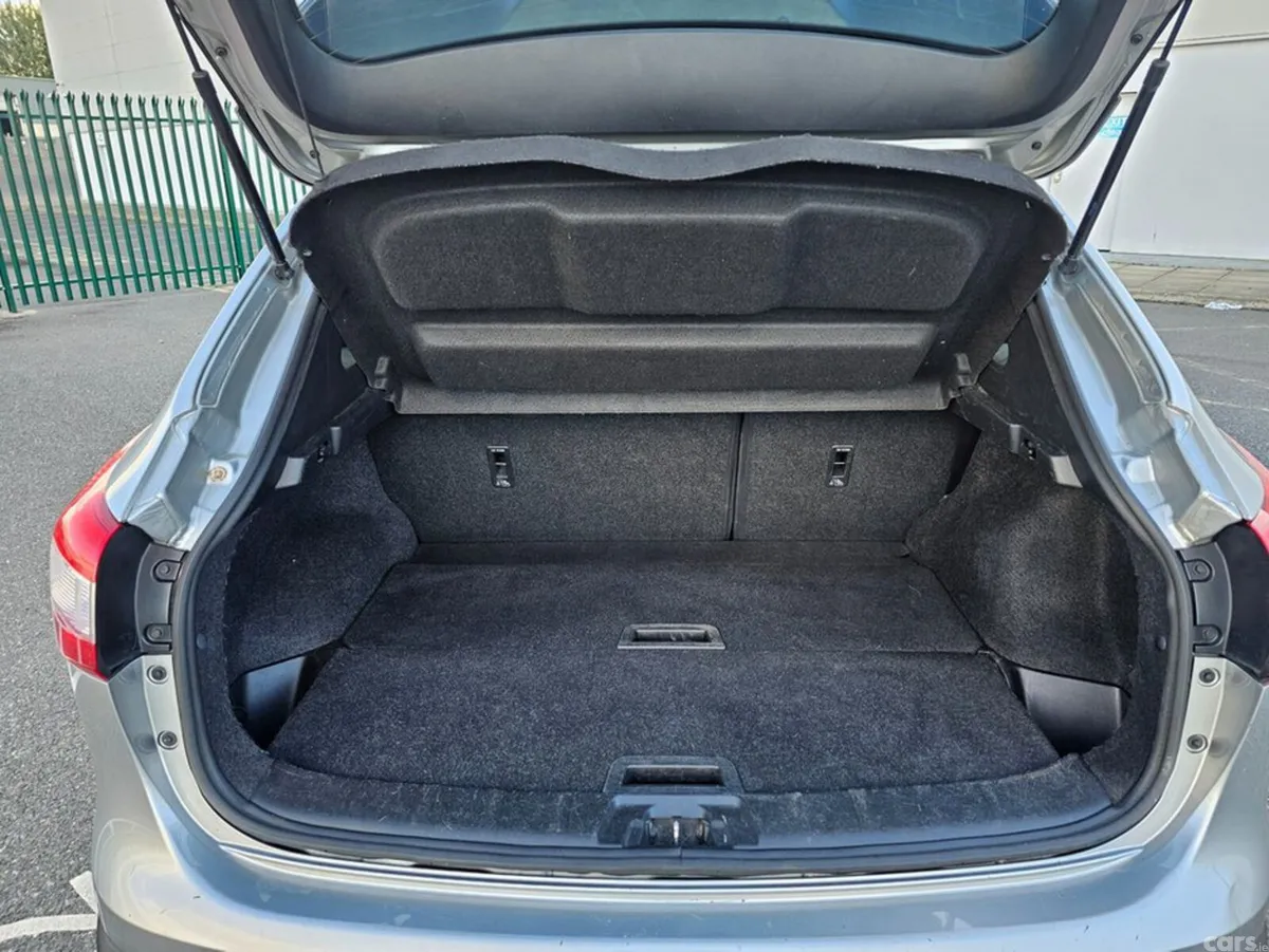 Nissan Qashqai Hatchback, Petrol, 2016, Silver