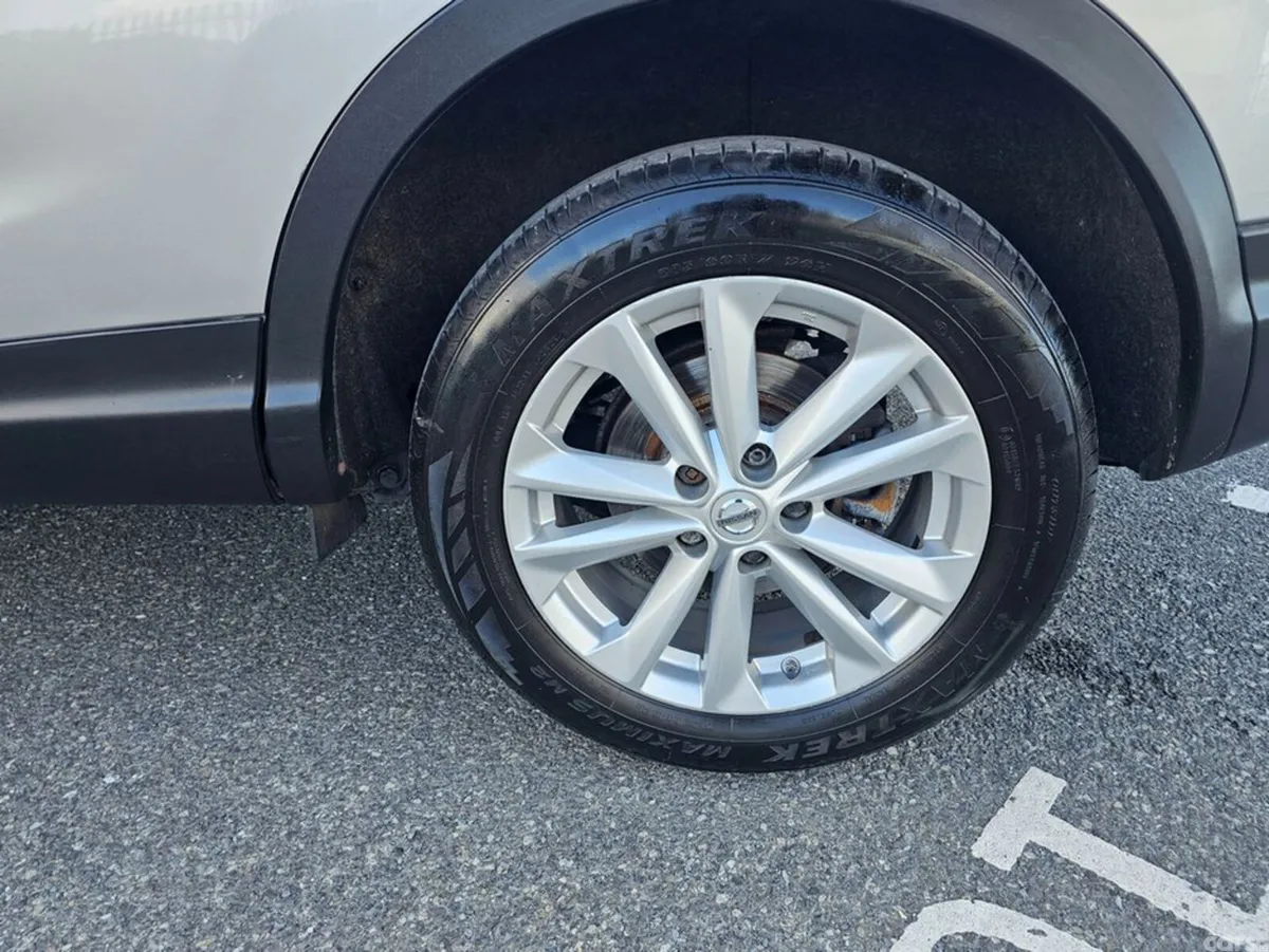 Nissan Qashqai Hatchback, Petrol, 2016, Silver