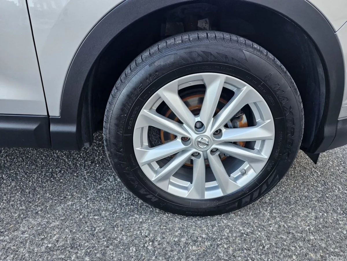Nissan Qashqai Hatchback, Petrol, 2016, Silver