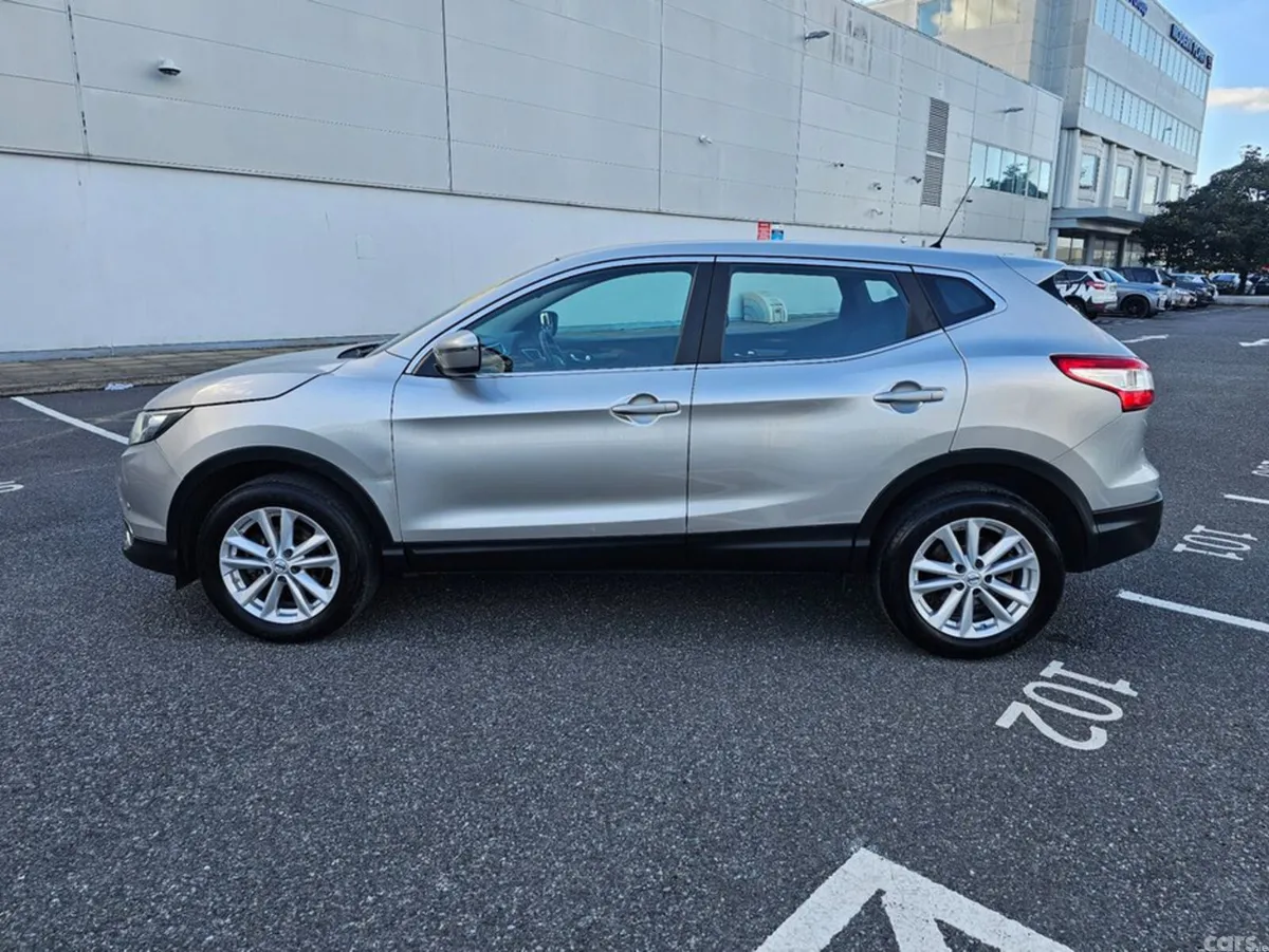 Nissan Qashqai Hatchback, Petrol, 2016, Silver