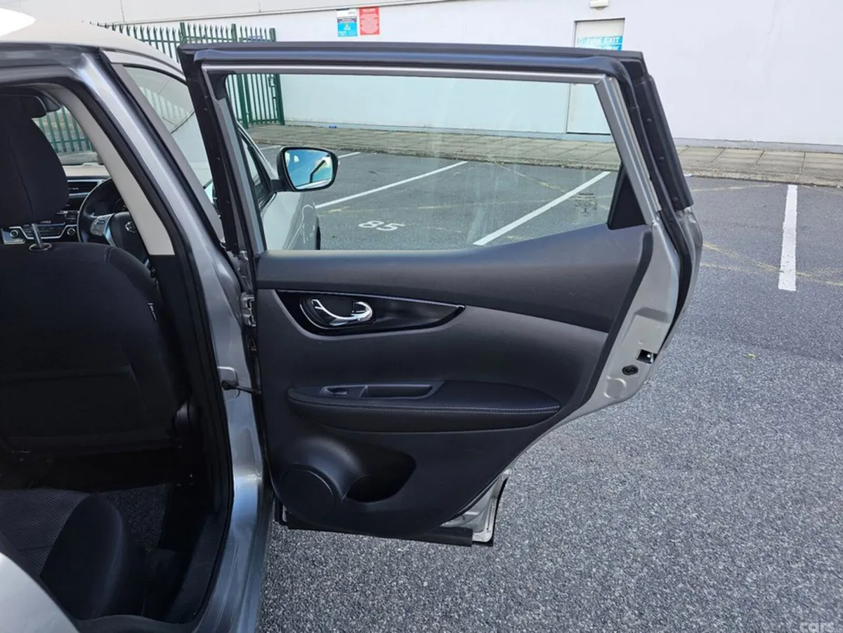 Nissan Qashqai Hatchback, Petrol, 2016, Silver