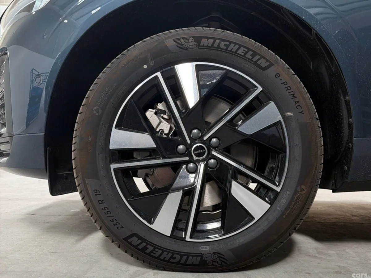 Volvo XC60 SUV, Petrol Plug-in Hybrid, 2026, Blue