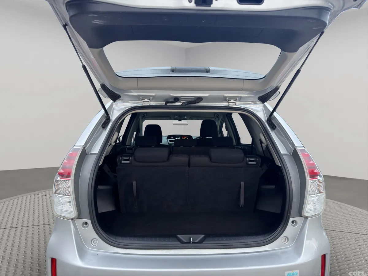 Toyota Prius MPV, Petrol Hybrid, 2015, Silver