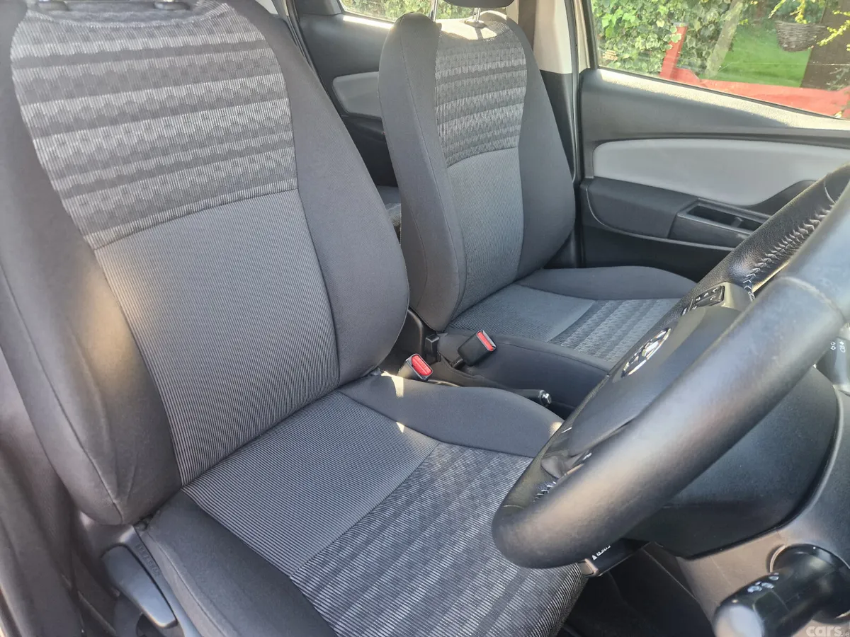 Toyota Yaris Hatchback, Petrol, 2016, Grey