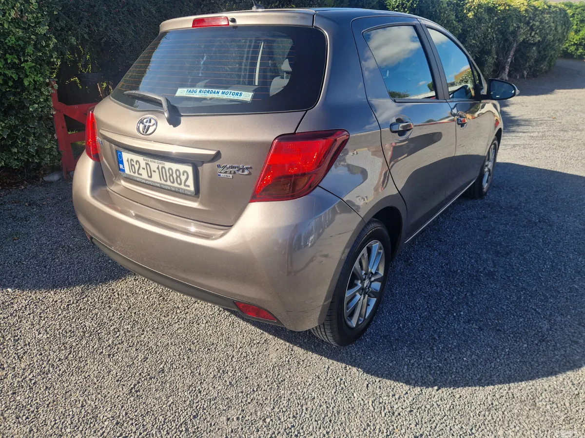 Toyota Yaris Hatchback, Petrol, 2016, Grey