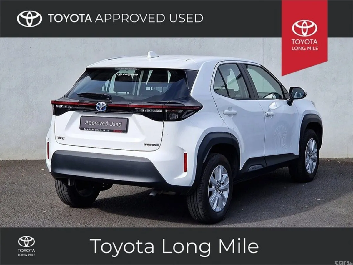Toyota Yaris Cross Hatchback, Petrol Hybrid, 2024, White