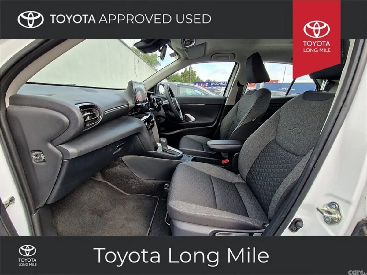 Toyota Yaris Cross Hatchback, Petrol Hybrid, 2024, White