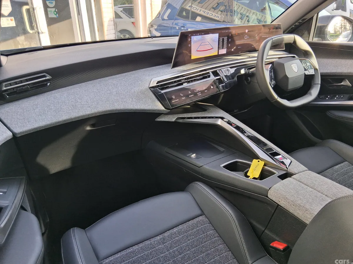 Peugeot 5008 SUV, Petrol Hybrid, 2025, Blue