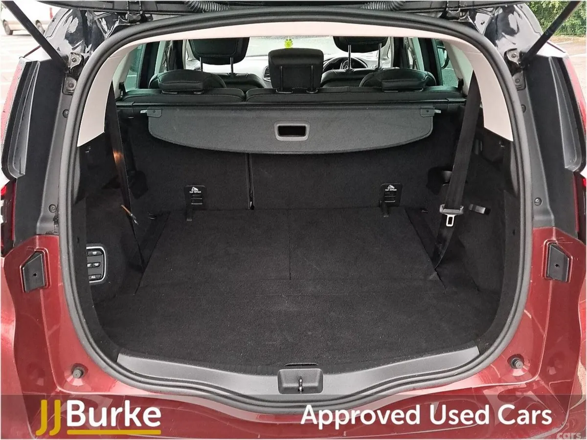 Renault Grand Scenic MPV, Diesel, 2021, Red