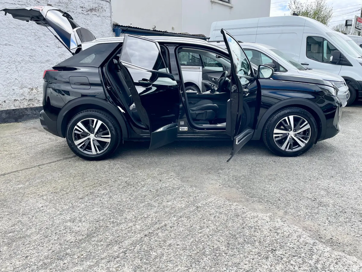 Peugeot 3008 SUV, Petrol, 2023, Black
