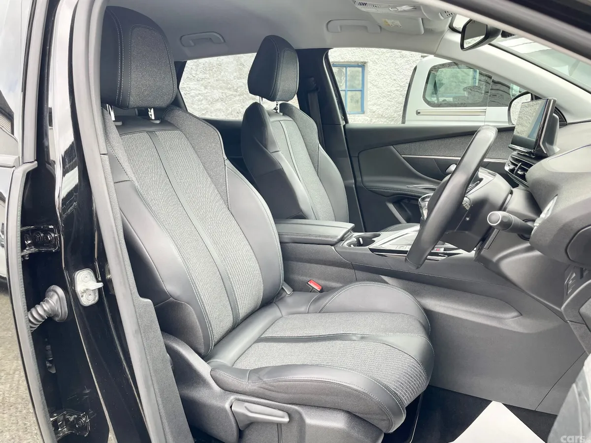 Peugeot 3008 SUV, Petrol, 2023, Black