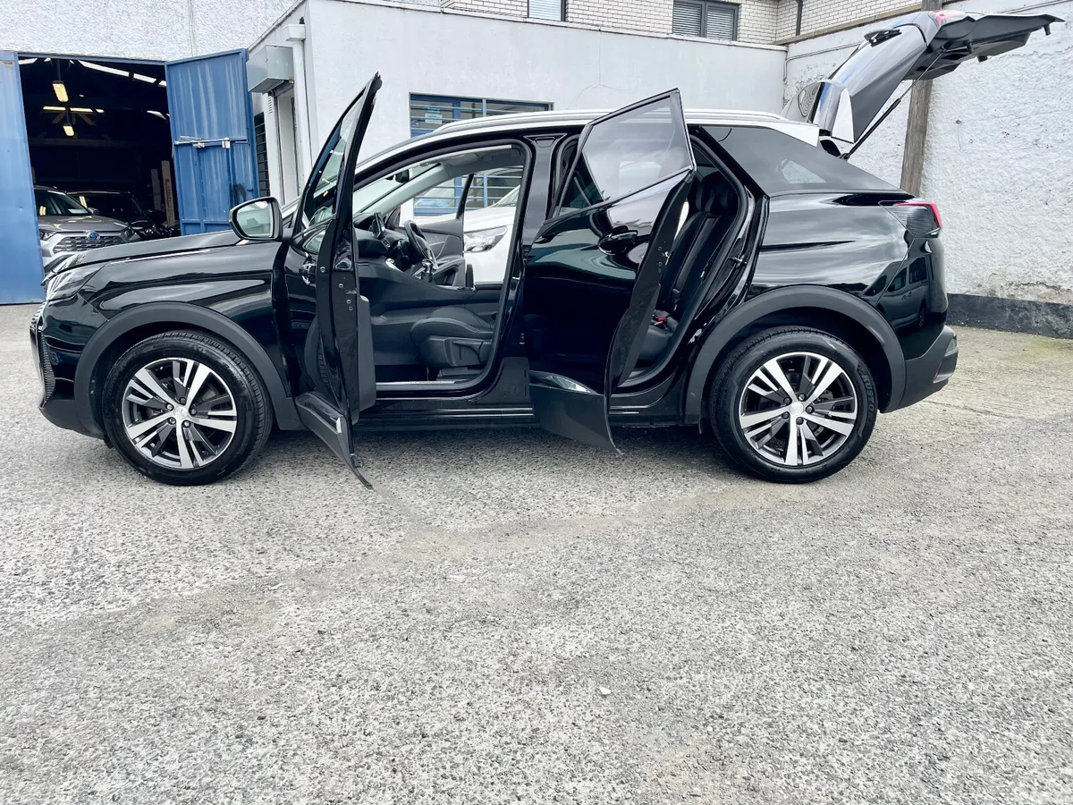 Peugeot 3008 SUV, Petrol, 2023, Black