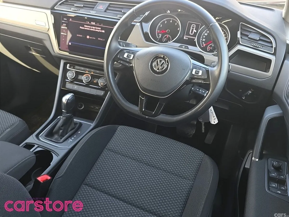 Volkswagen Touran MPV, Petrol, 2019, Silver