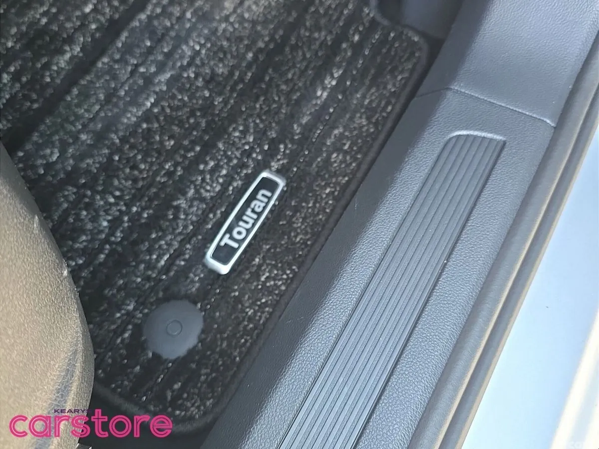 Volkswagen Touran MPV, Petrol, 2019, Silver