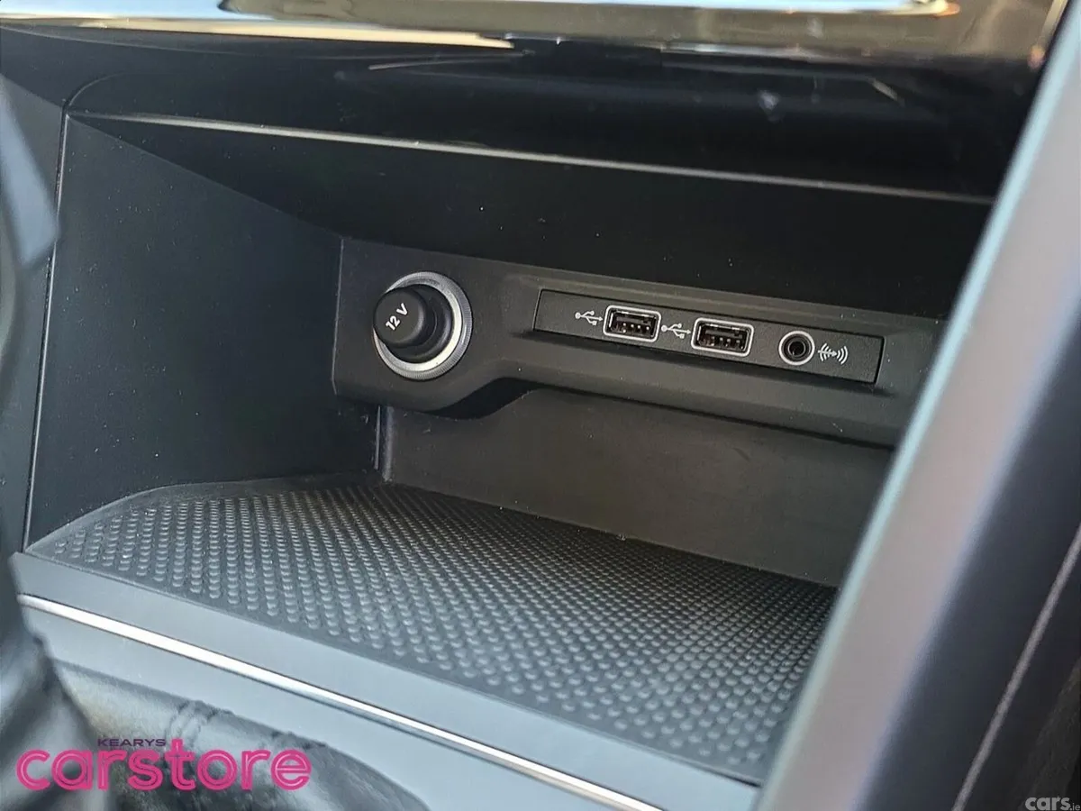 Volkswagen Touran MPV, Petrol, 2019, Silver