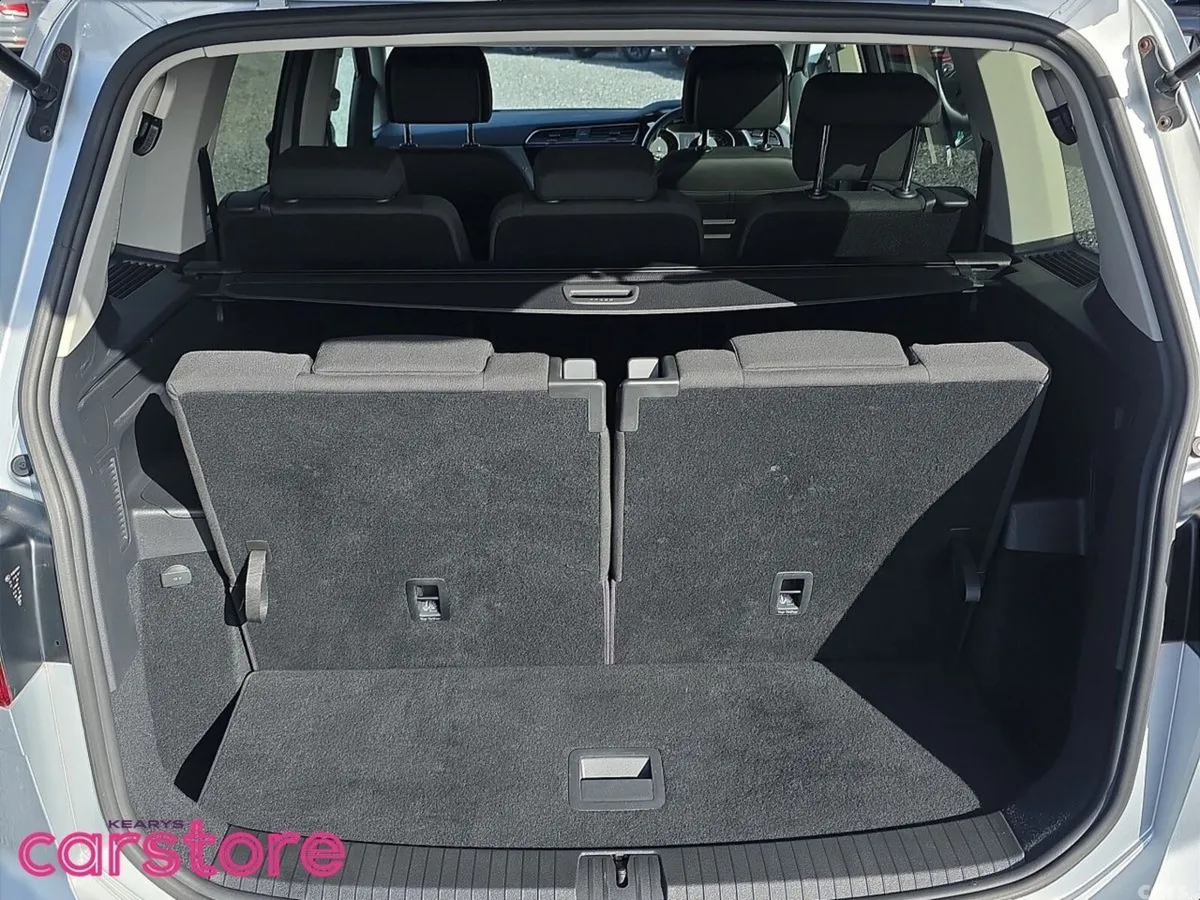 Volkswagen Touran MPV, Petrol, 2019, Silver