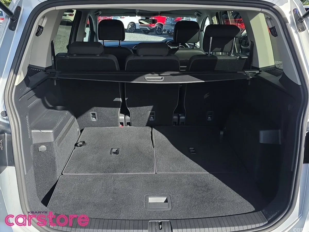 Volkswagen Touran MPV, Petrol, 2019, Silver