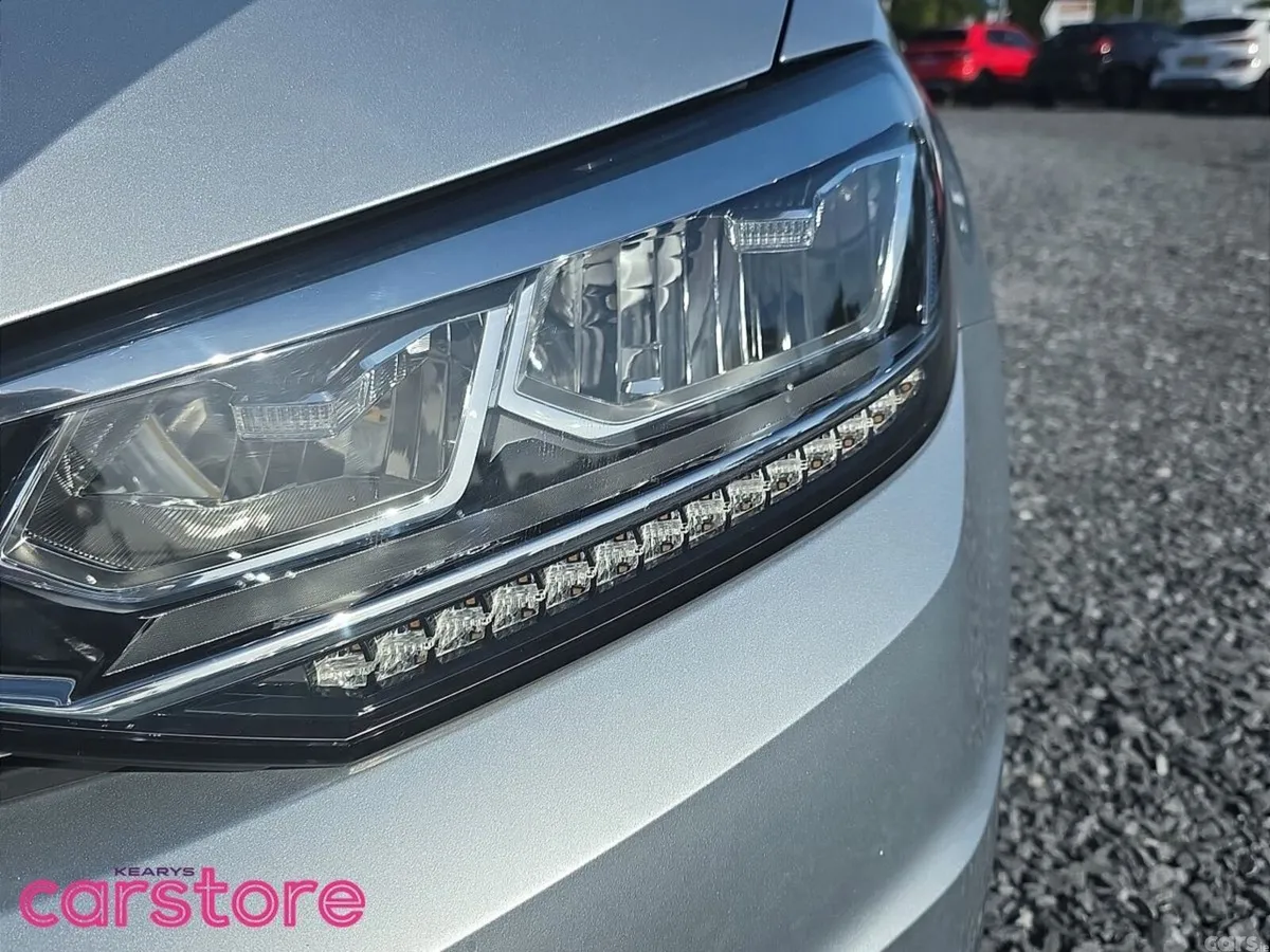 Volkswagen Touran MPV, Petrol, 2019, Silver