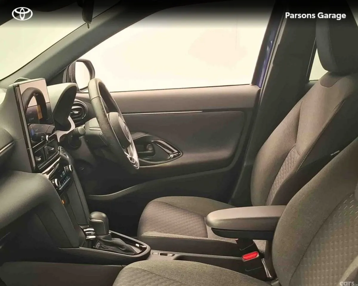 Toyota Yaris Cross Hatchback, Petrol Hybrid, 2024, White
