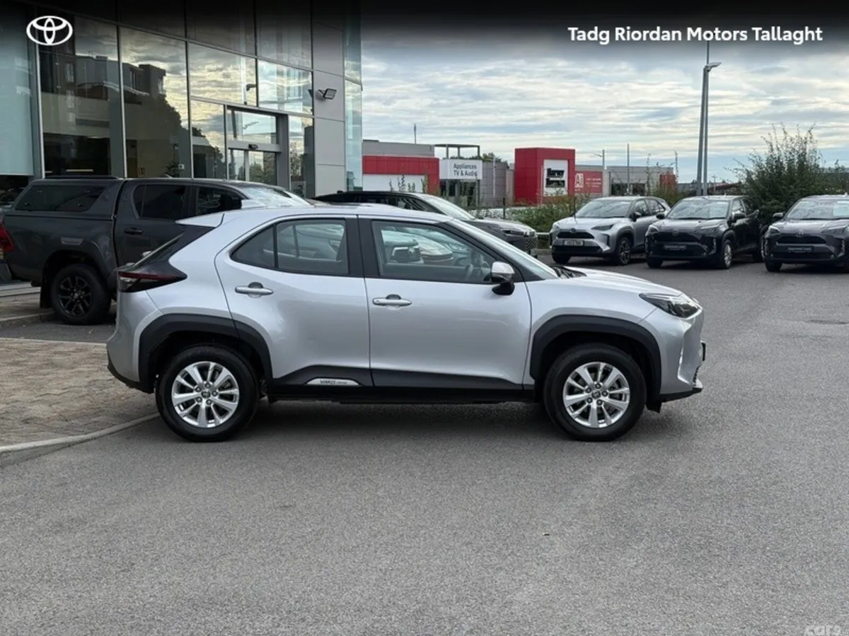 Toyota Yaris Cross Hatchback, Petrol Hybrid, 2024, Silver