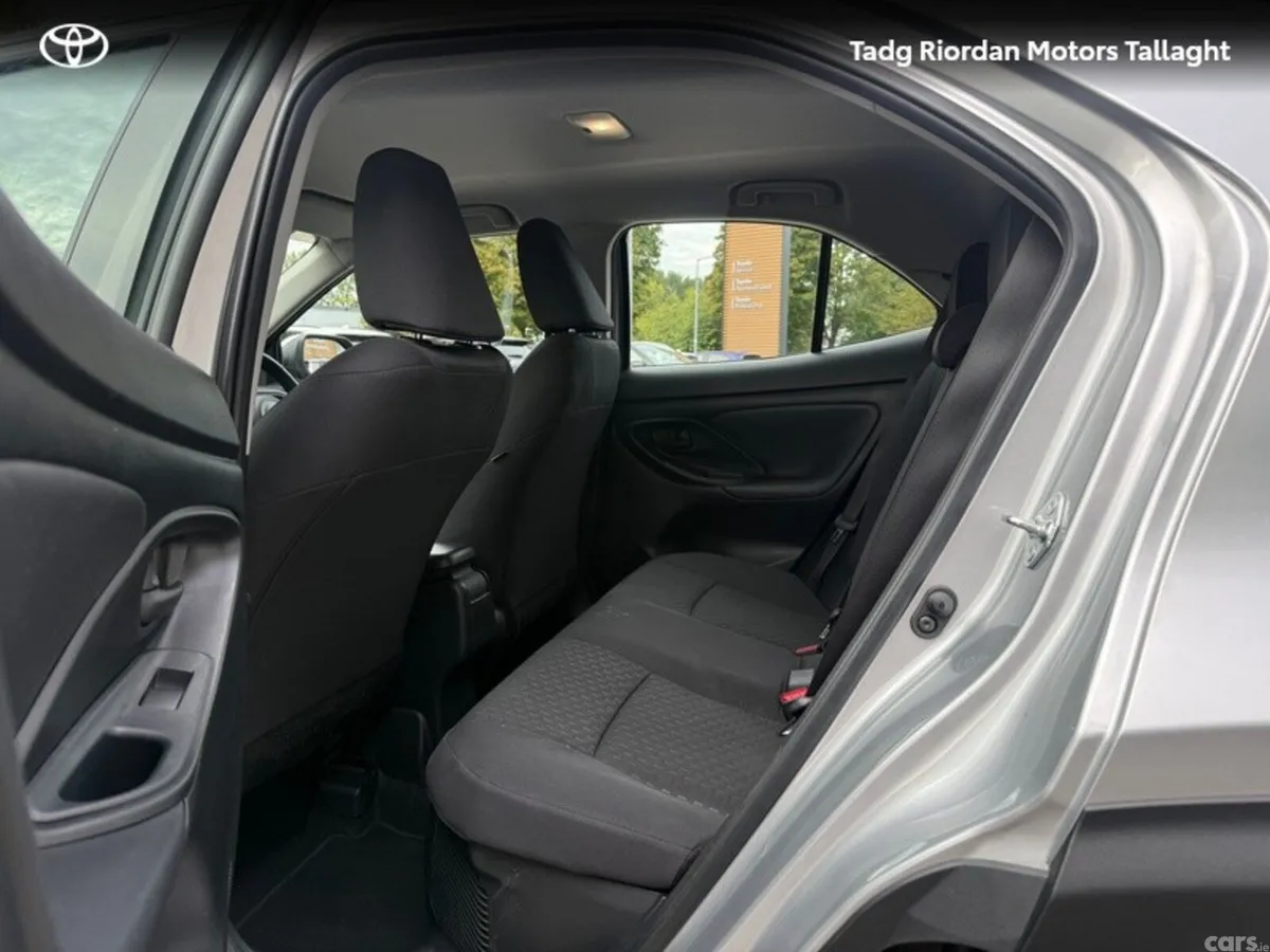 Toyota Yaris Cross Hatchback, Petrol Hybrid, 2024, Silver