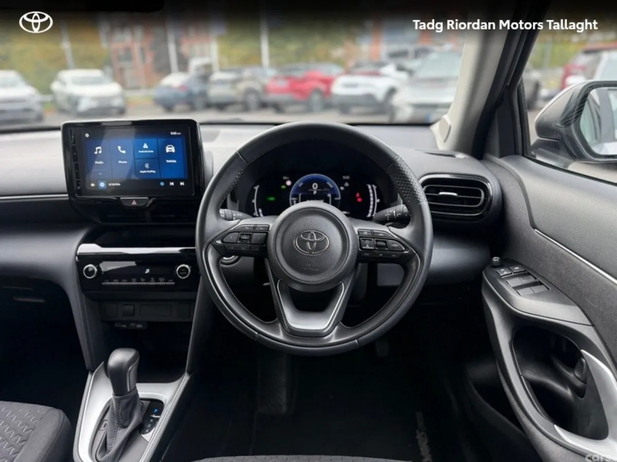 Toyota Yaris Cross Hatchback, Petrol Hybrid, 2024, Silver