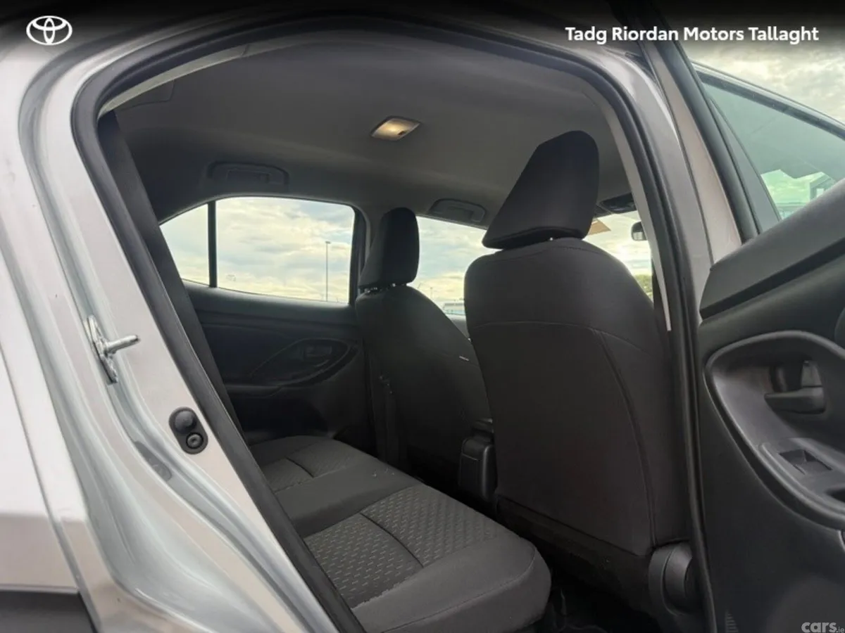 Toyota Yaris Cross Hatchback, Petrol Hybrid, 2024, Silver