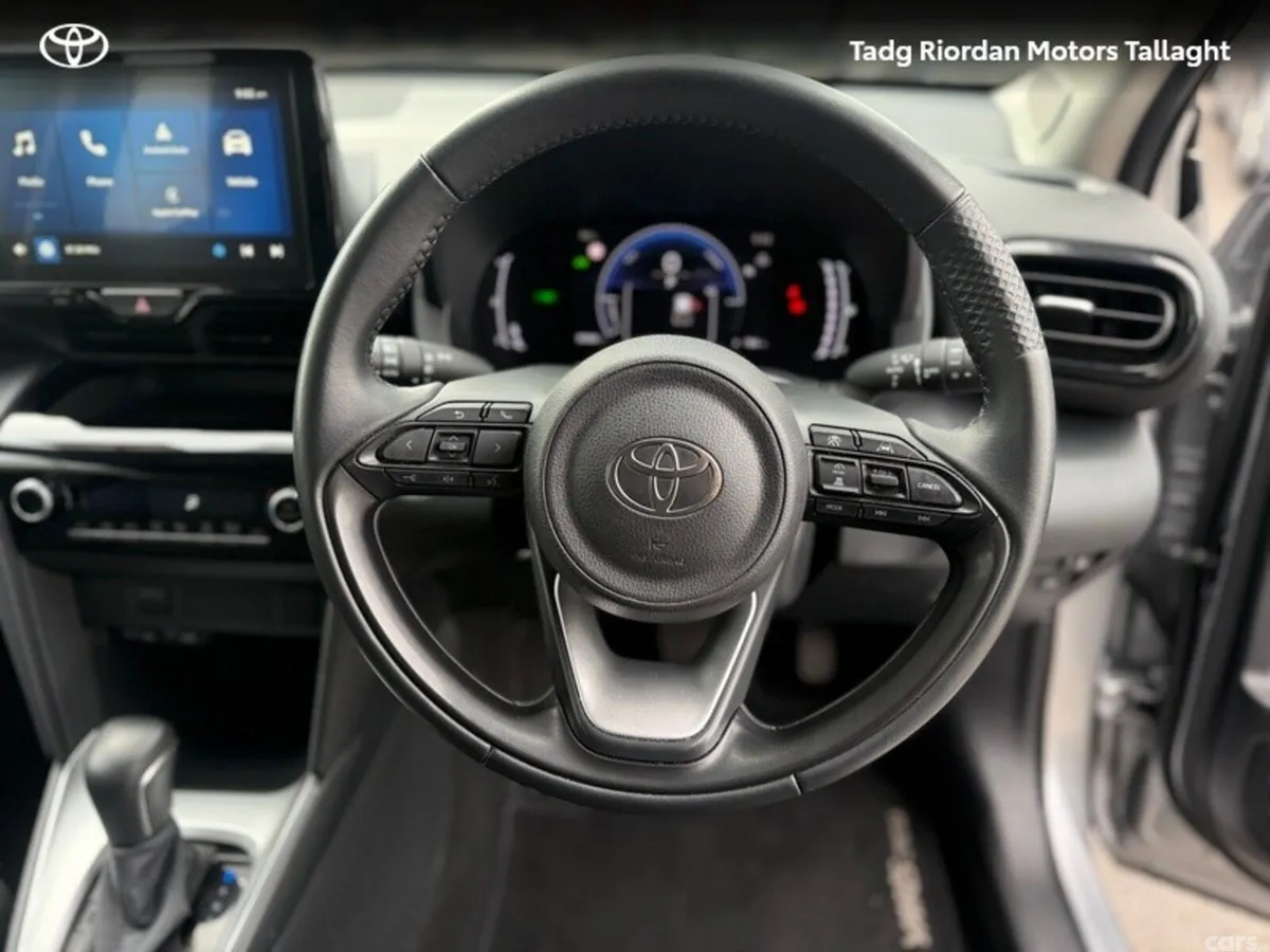 Toyota Yaris Cross Hatchback, Petrol Hybrid, 2024, Silver