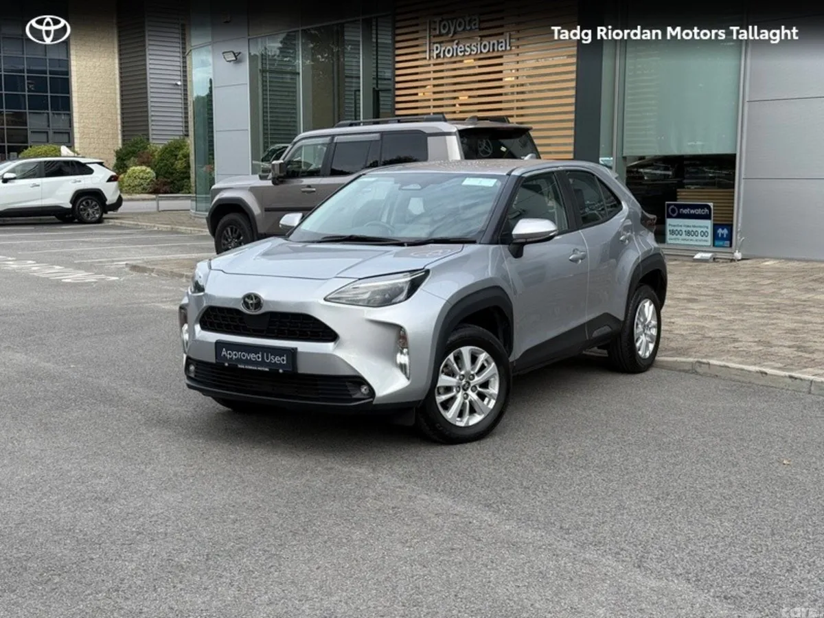 Toyota Yaris Cross Hatchback, Petrol Hybrid, 2024, Silver