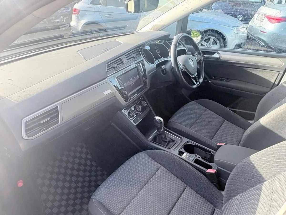 Volkswagen Touran MPV, Petrol, 2017, Black