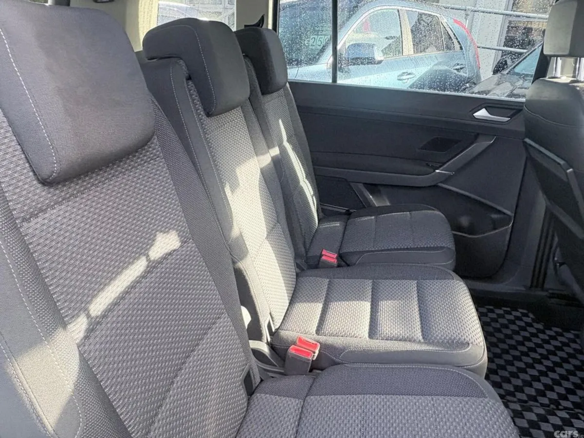 Volkswagen Touran MPV, Petrol, 2017, Black
