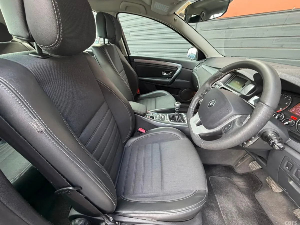 Renault Laguna Hatchback, Diesel, 2010, Silver