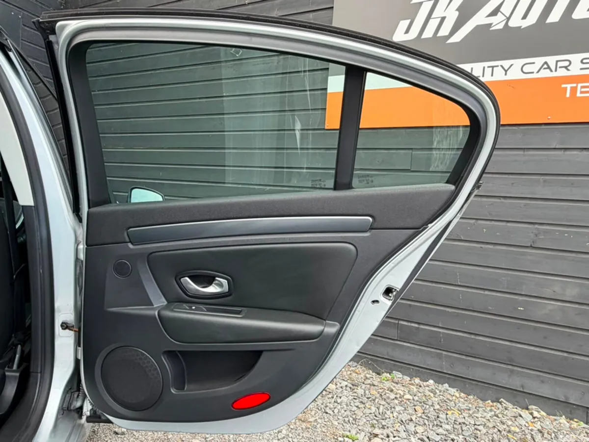 Renault Laguna Hatchback, Diesel, 2010, Silver