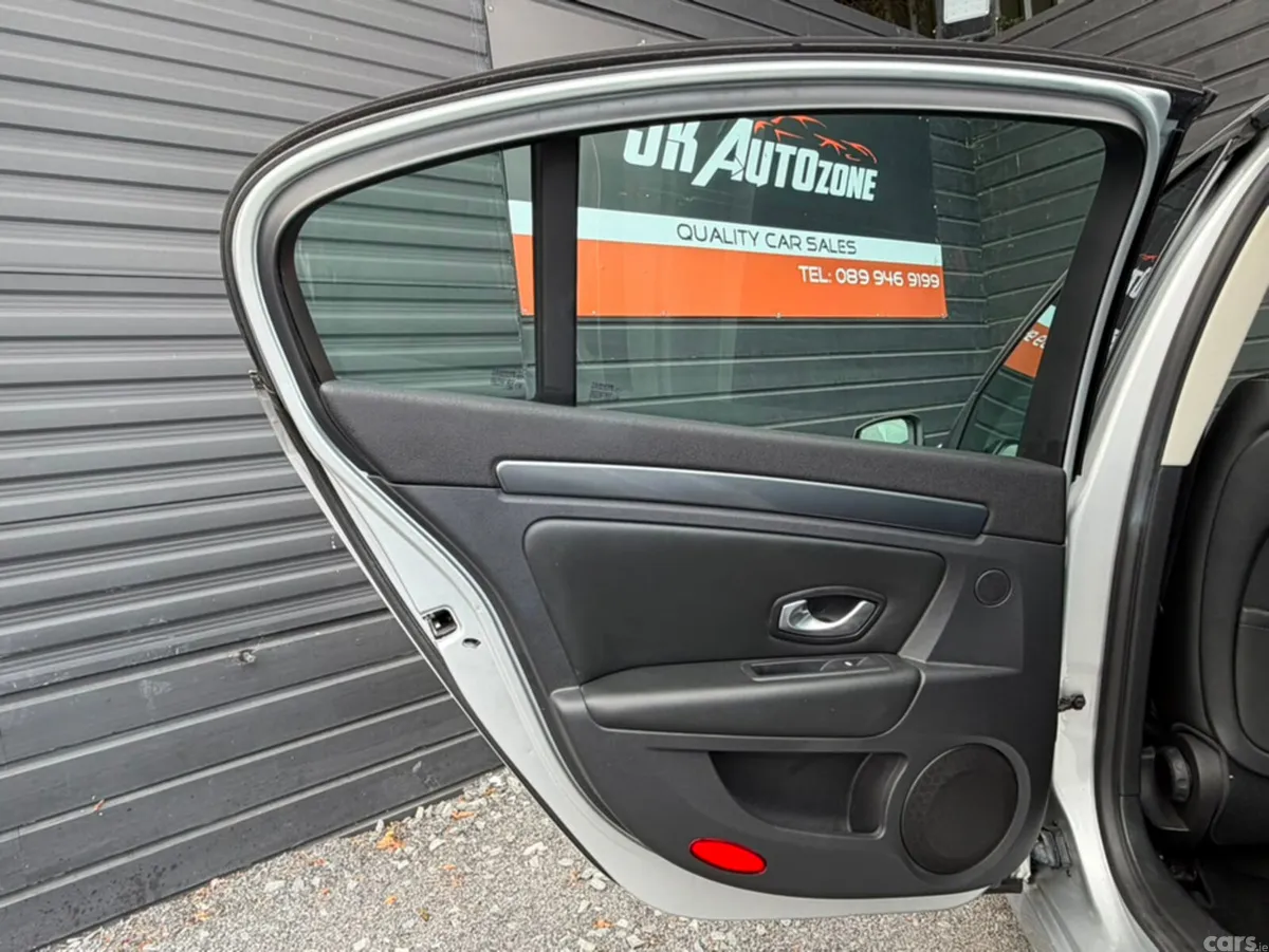 Renault Laguna Hatchback, Diesel, 2010, Silver