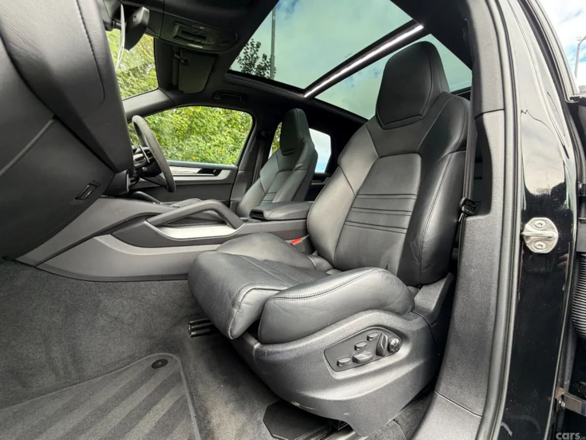 Porsche Cayenne Estate, Petrol Plug-in Hybrid, 2024, Black