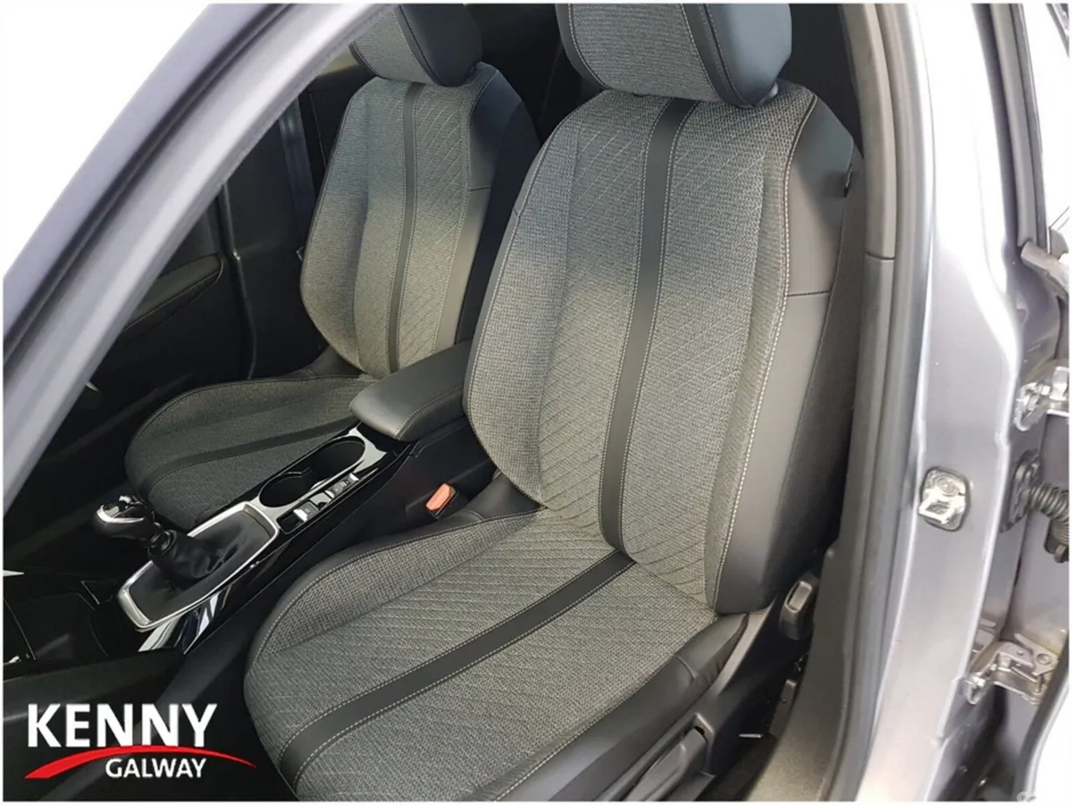 Peugeot 2008 MPV, Petrol, 2024, Grey