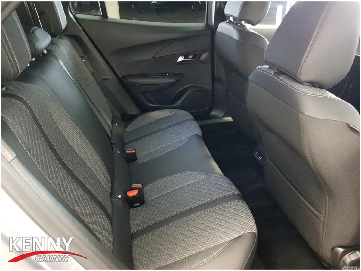 Peugeot 2008 MPV, Petrol, 2024, Grey