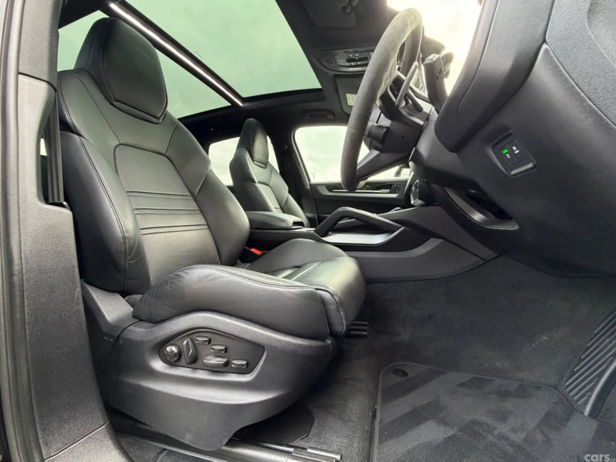 Porsche Cayenne Estate, Petrol Plug-in Hybrid, 2024, Black
