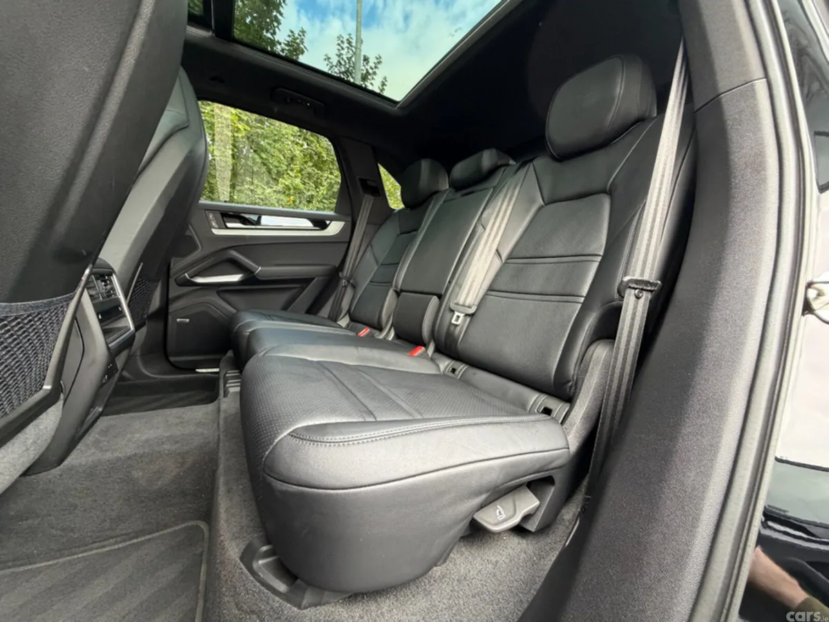 Porsche Cayenne Estate, Petrol Plug-in Hybrid, 2024, Black