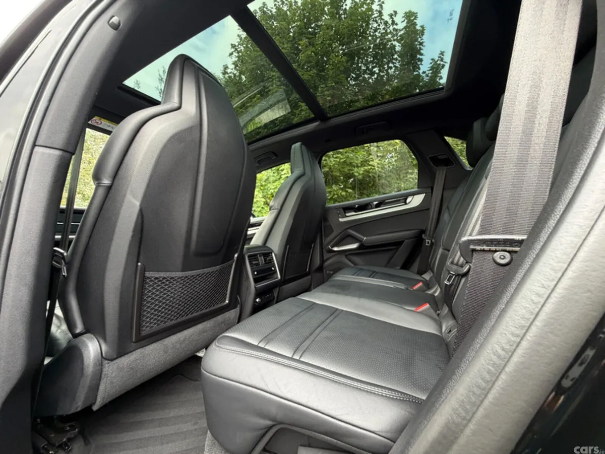Porsche Cayenne Estate, Petrol Plug-in Hybrid, 2024, Black