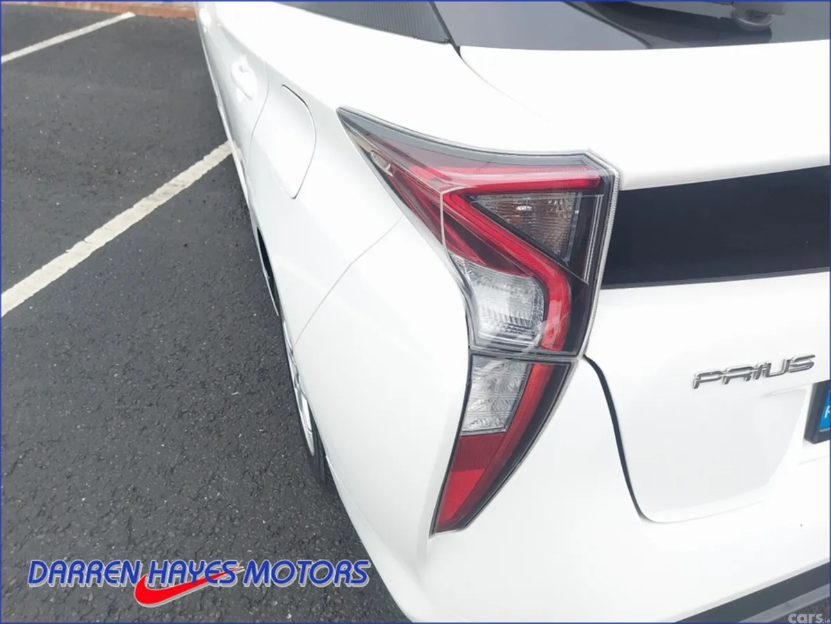 Toyota Prius Hatchback, Petrol Hybrid, 2016, White