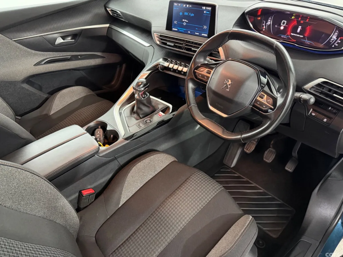 Peugeot 5008 MPV, Diesel, 2021, Blue