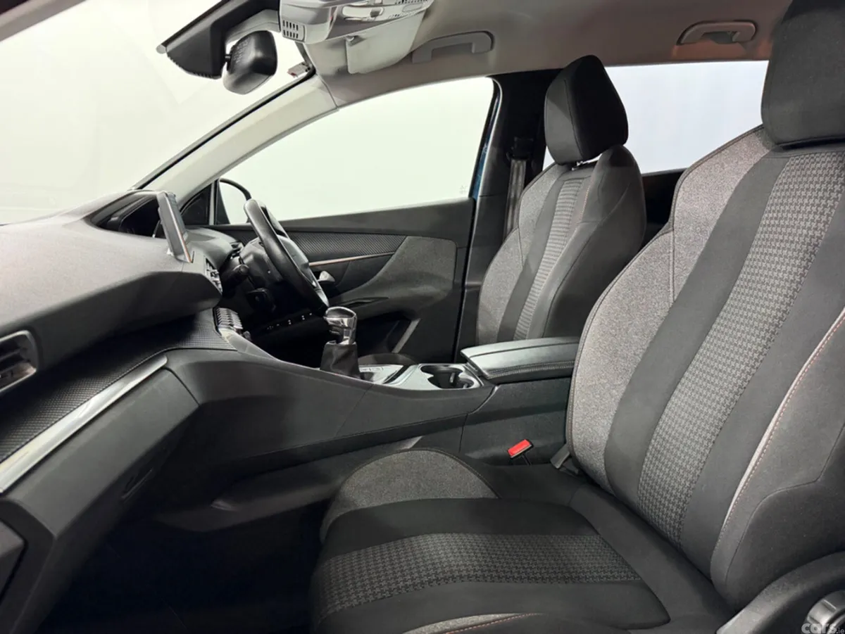Peugeot 5008 MPV, Diesel, 2021, Blue