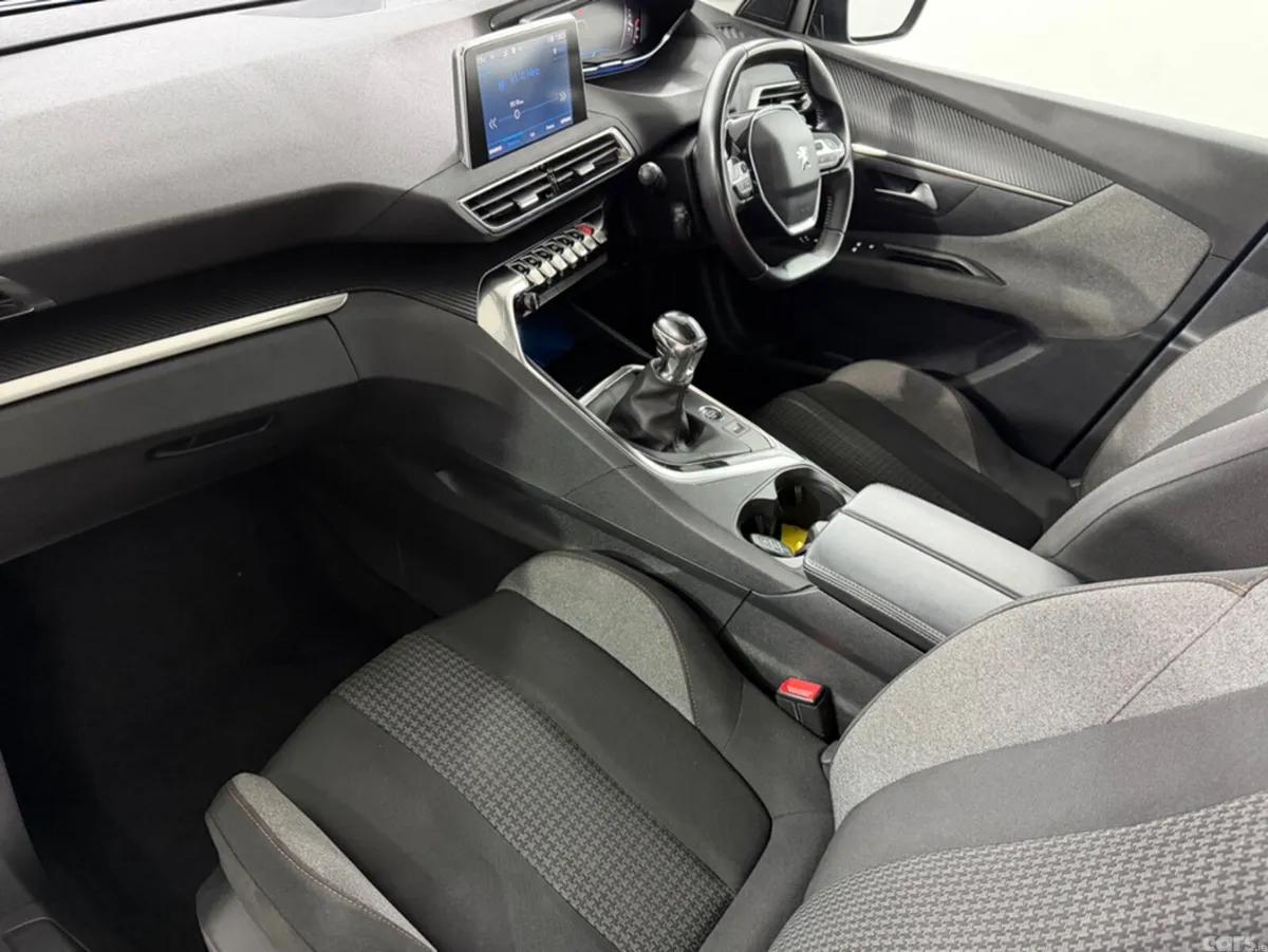 Peugeot 5008 MPV, Diesel, 2021, Blue