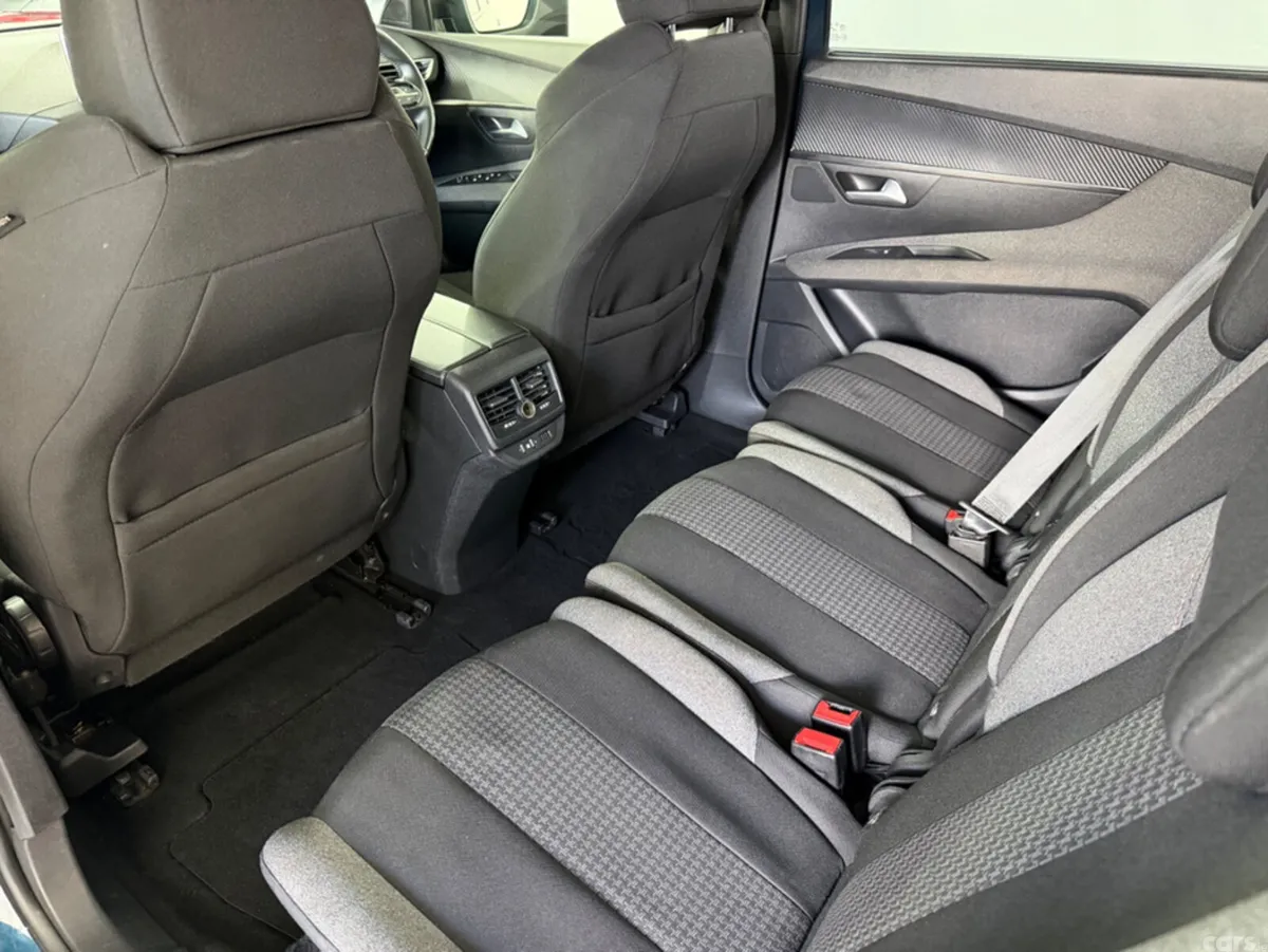 Peugeot 5008 MPV, Diesel, 2021, Blue