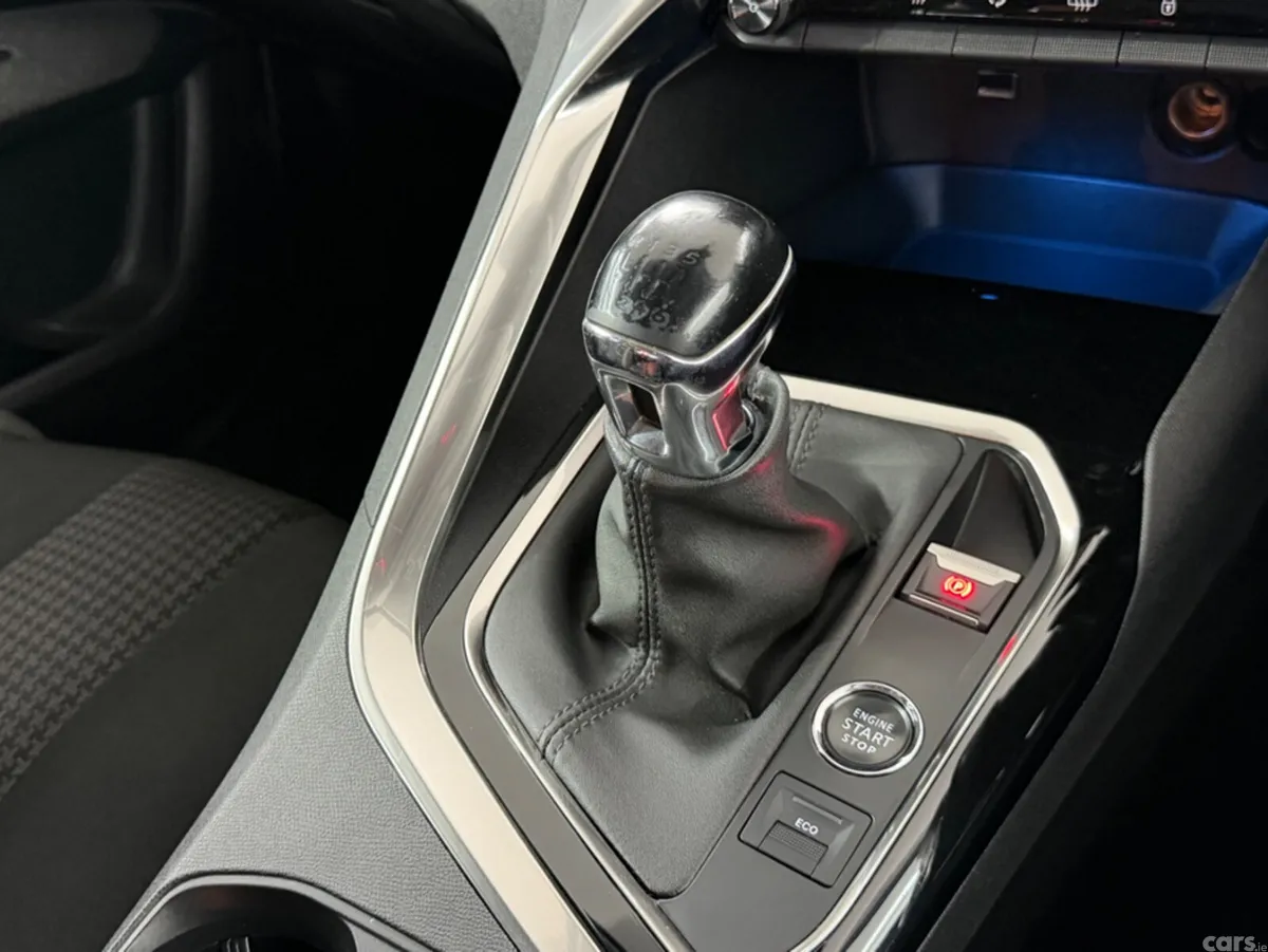 Peugeot 5008 MPV, Diesel, 2021, Blue