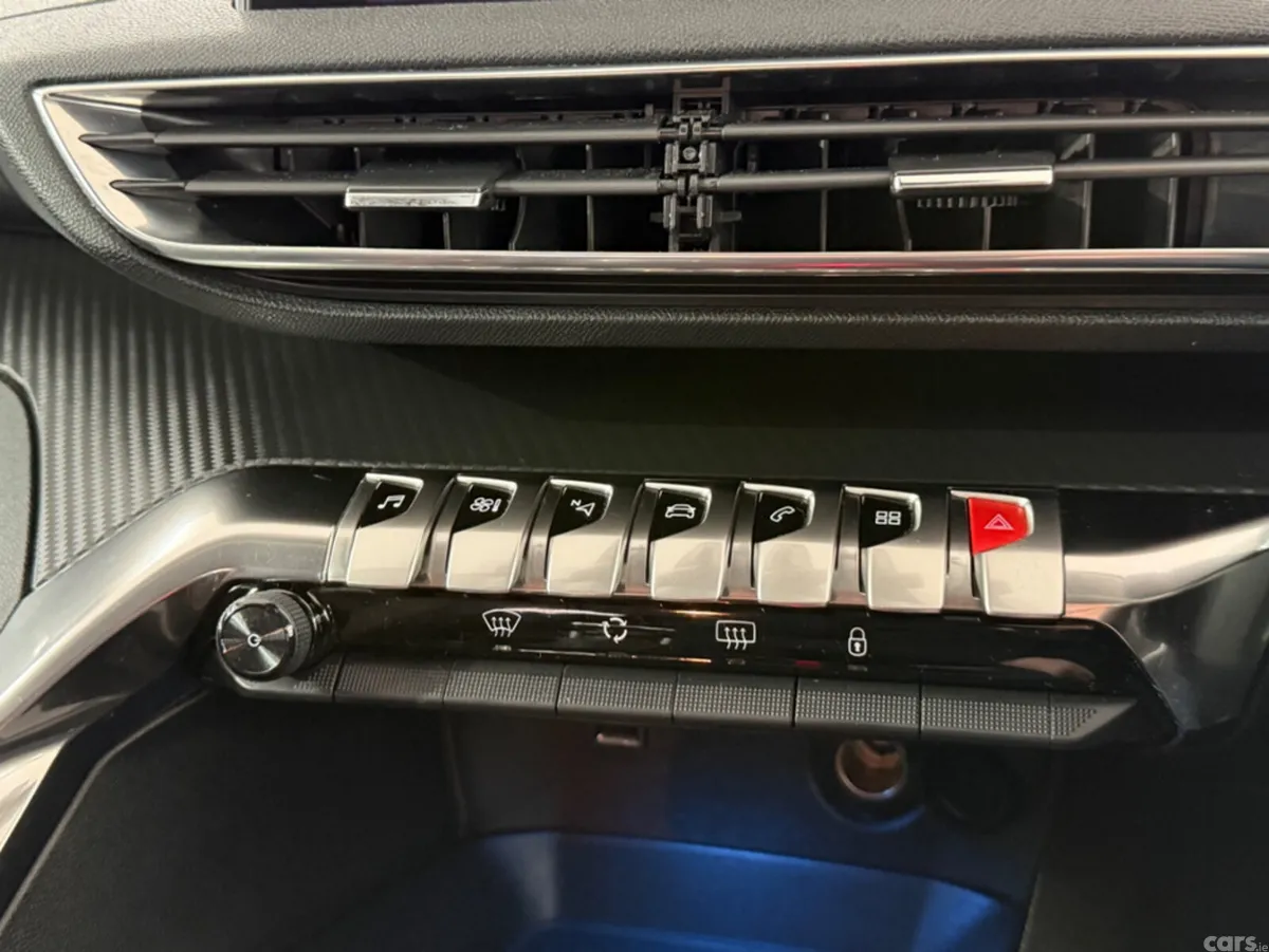 Peugeot 5008 MPV, Diesel, 2021, Blue