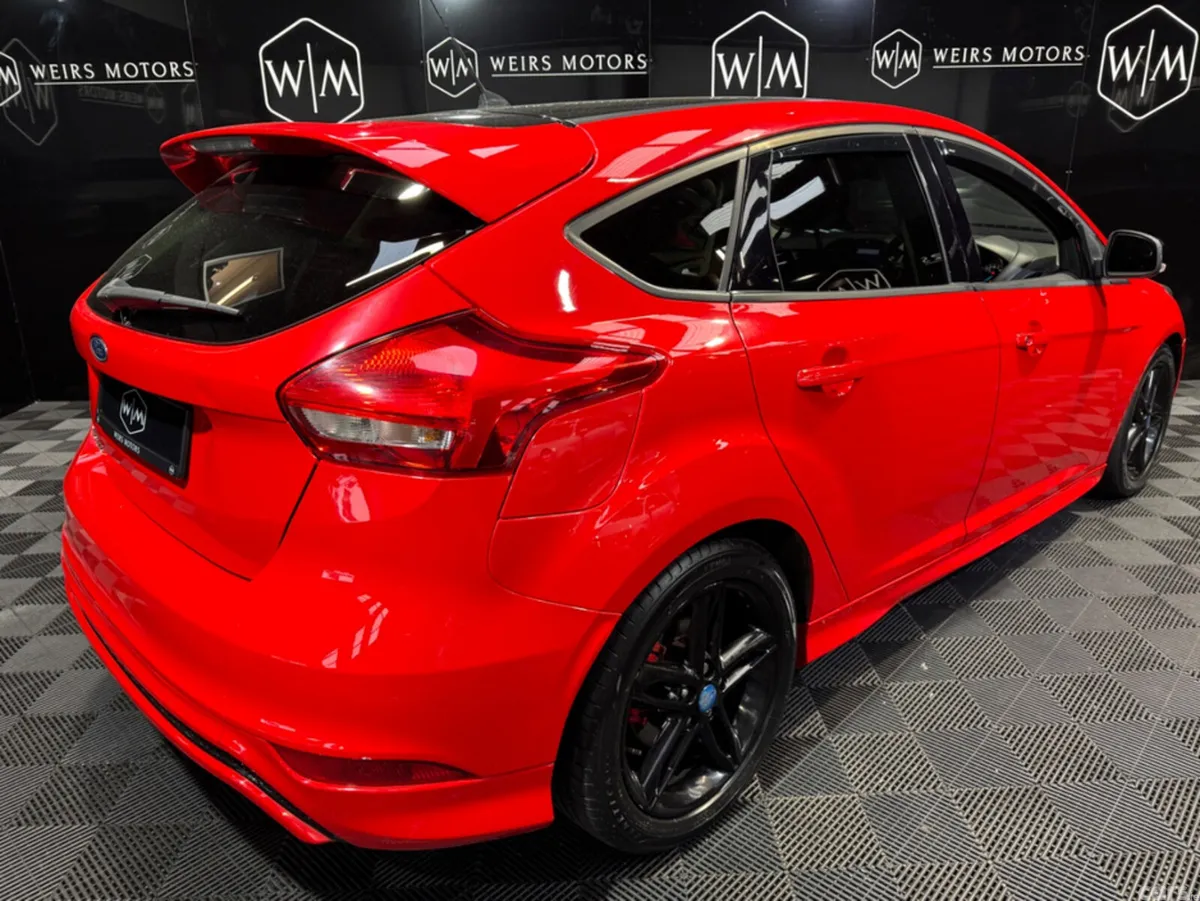 Ford Focus Hatchback, Diesel, 2016, Red