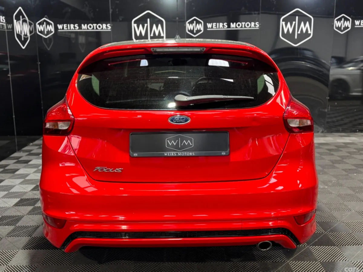 Ford Focus Hatchback, Diesel, 2016, Red