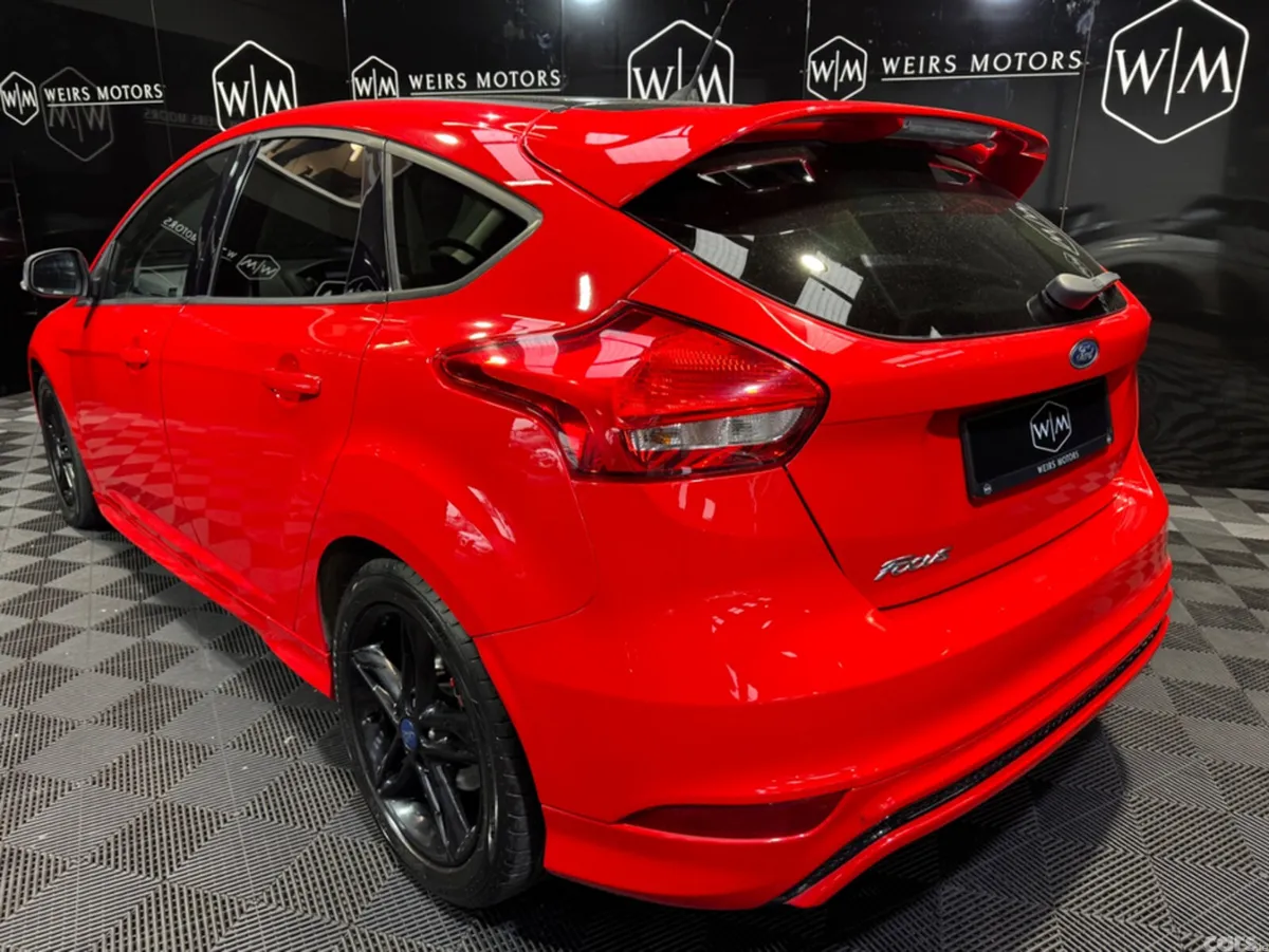 Ford Focus Hatchback, Diesel, 2016, Red